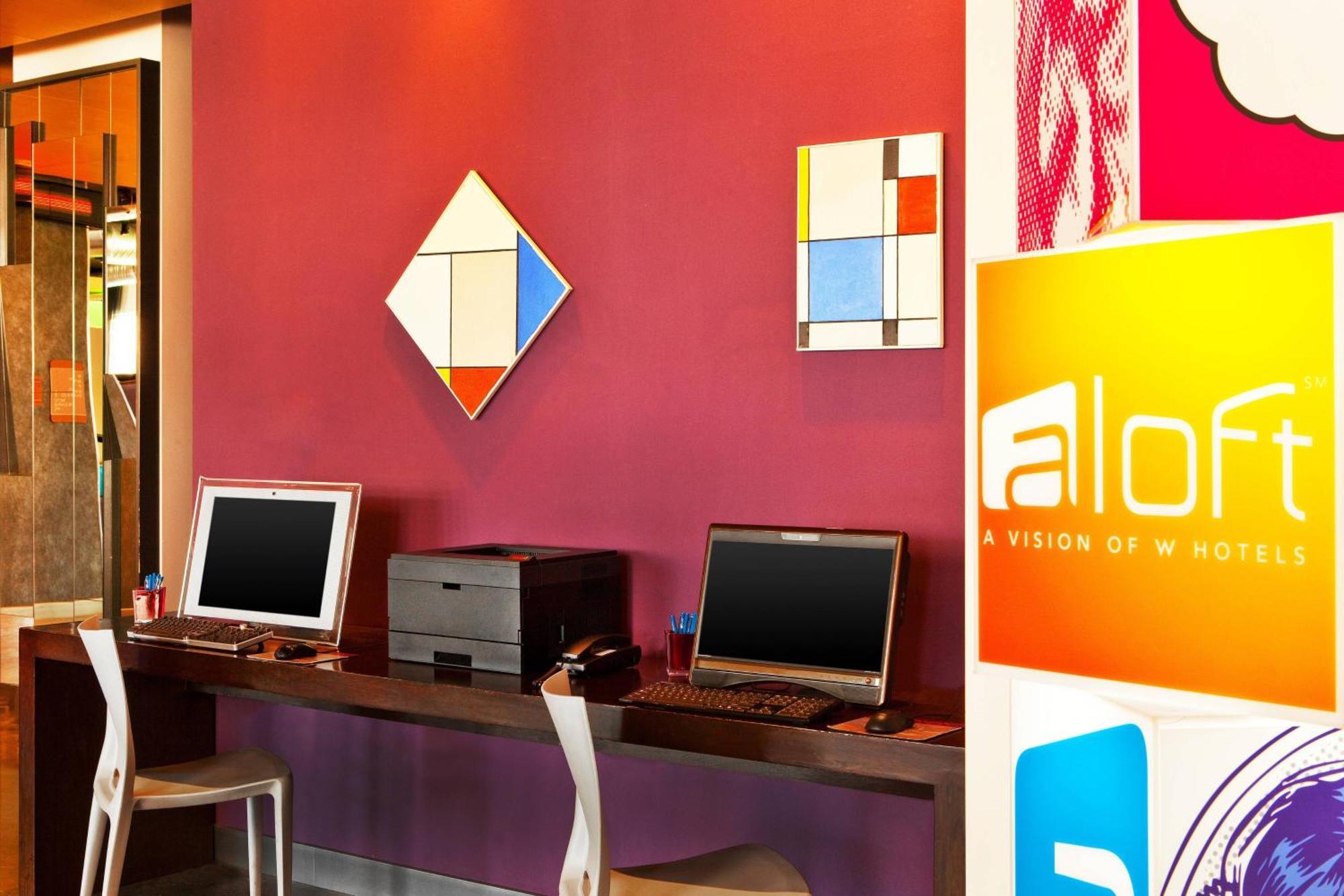 Aloft Richmond West Hotel
