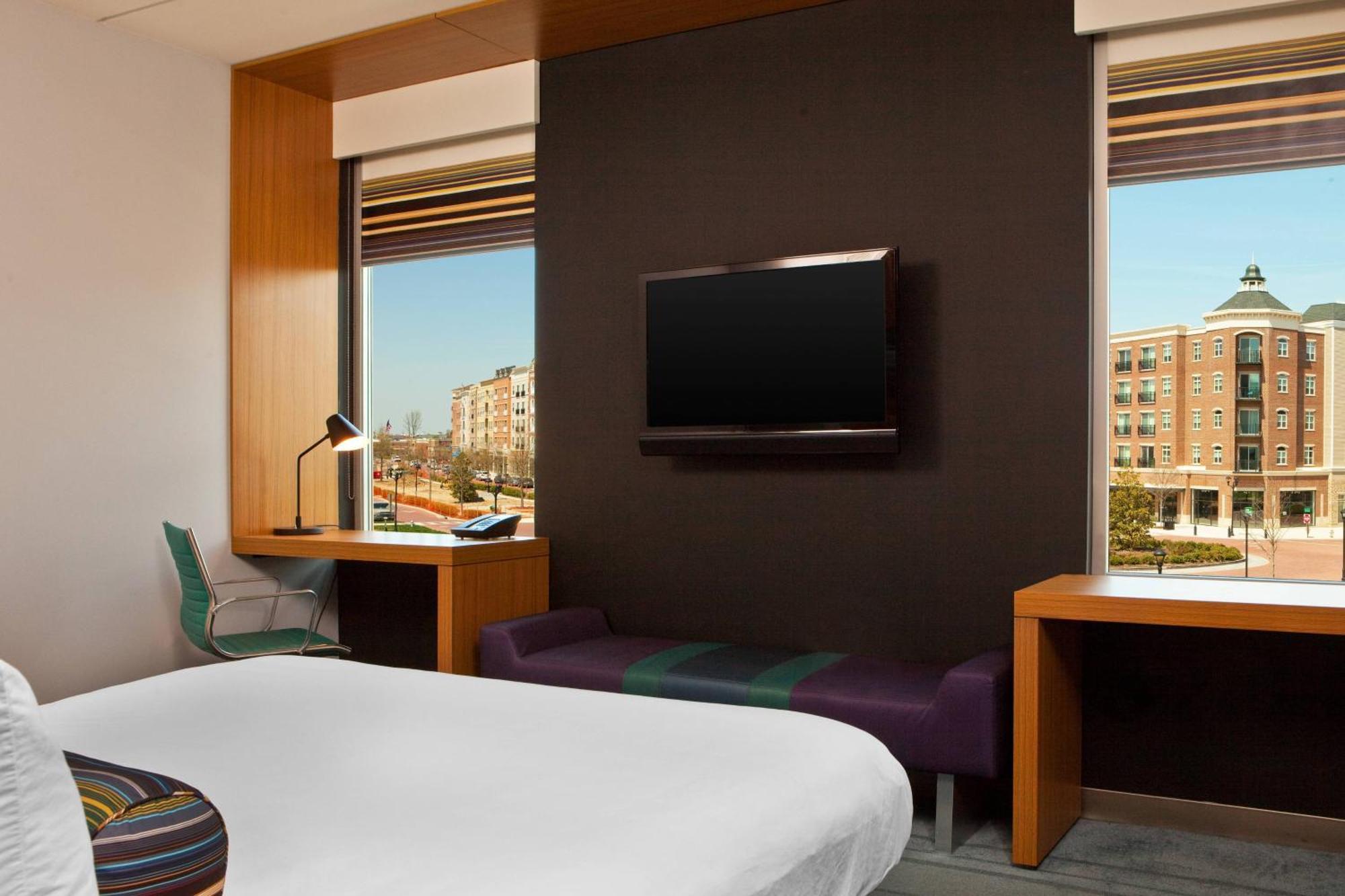Aloft Richmond West Hotel 3*