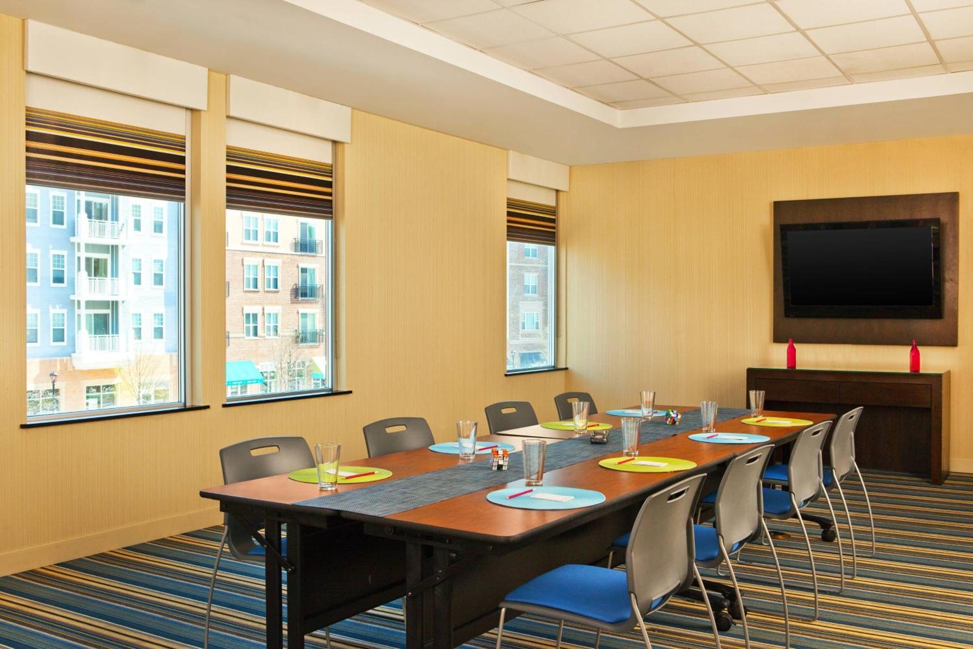 Aloft Richmond West 3*