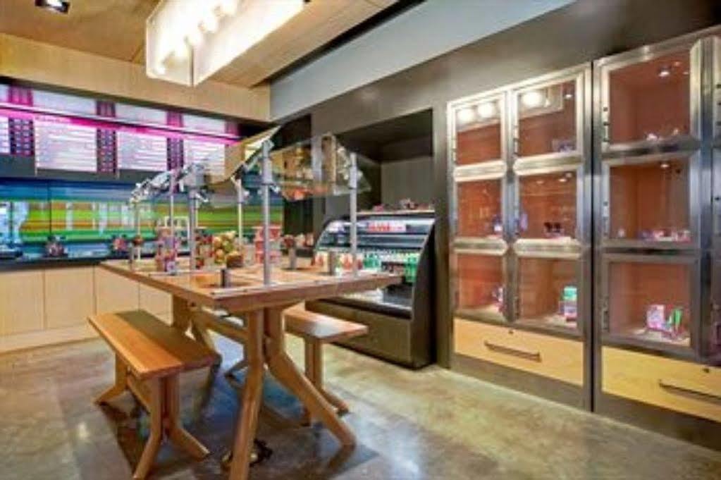Hotel Aloft Richmond West
