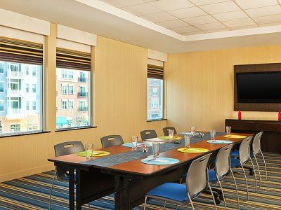 Aloft Richmond West Hotel 3*
